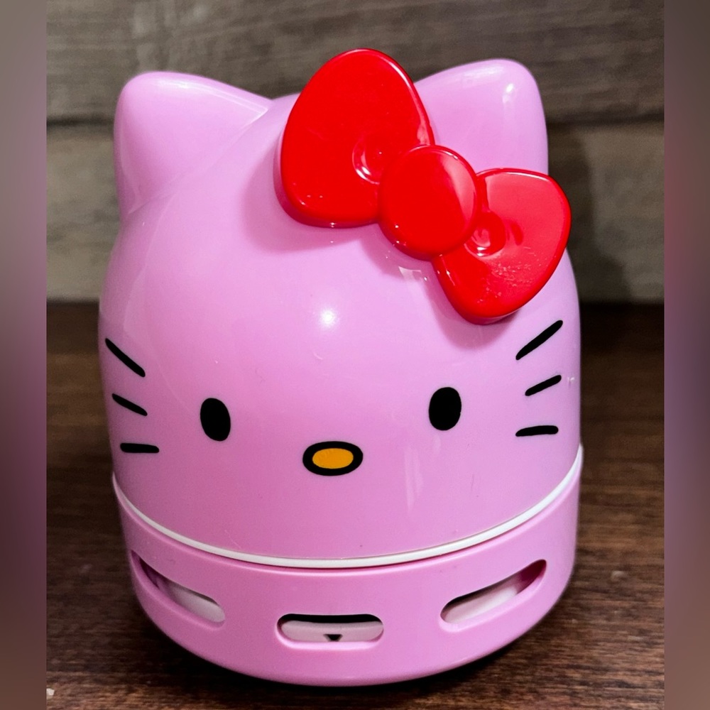 Super Cute 🥰 Pink Hello Kitty Vanity Vacuum - NEW